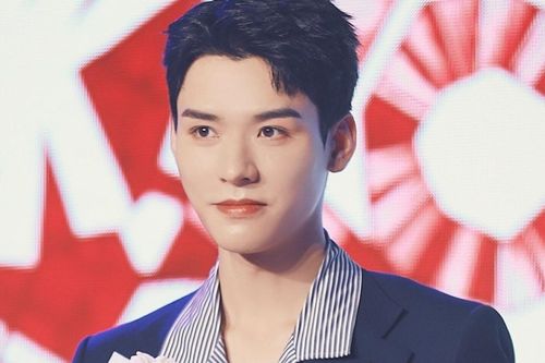 Bị dân tình chê bai vì lan da mất điểm, Cung Tuấn lấy lại phong độ khi đẹp trai ngời ngợi tại sự kiện
