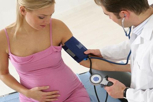 Ảnh hưởng của cao huyết áp thai kỳ đến sức khỏe bà bầu và các biến chứng nguy hiểm
