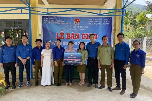 Đoàn Thanh niên Bộ Công Thương: Mang yêu thương đến với Trà Leng