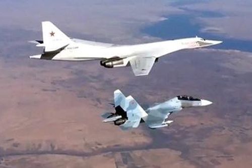 Nga điều oanh tạc cơ áp sát không phận NATO