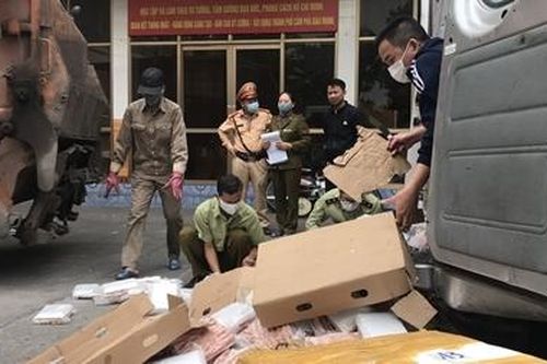 Tiêu hủy 1 tấn chân gà không rõ nguồn gốc
