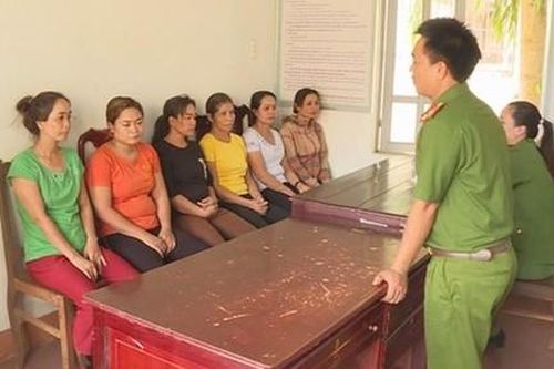 Truy tố 41 đối tượng giả cô dâu, chú rể lừa đảo đặt 101 tiệc cưới