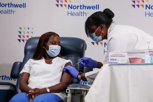 Mỹ khẳng định vaccine Pfizer, Moderna hiệu quả 90% sau 2 mũi