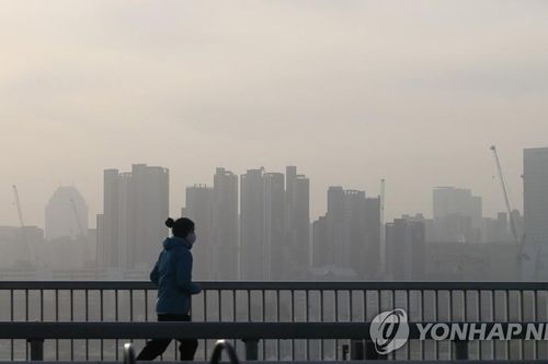 Hàn Quốc tiếp tục chìm trong bụi vàng độc hại