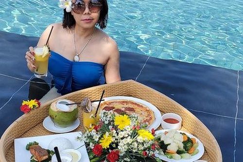 Hình ảnh mặc đồ bơi gợi cảm hiếm hoi của danh hài Việt Hương