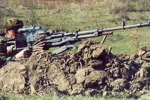 Ly khai dùng siêu súng máy Liên Xô để bắn vào quân đội Ukraine