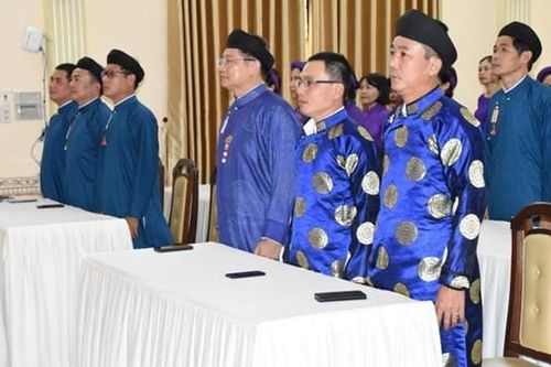 Đừng bắt mặc áo dài