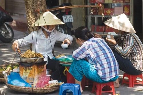 Hà Nội: Nhộn nhịn những gánh hàng mang màu sắc tuổi thơ