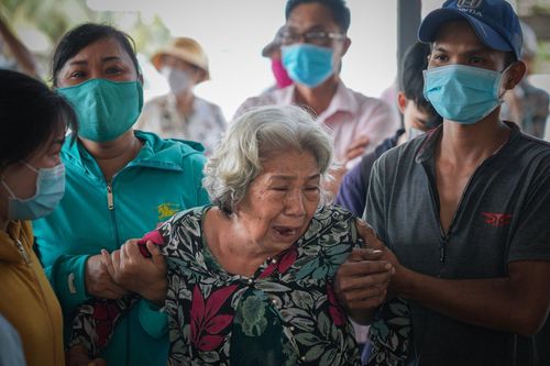 'Nhìn con cháu nằm đó xếp lớp, làm sao chịu nổi'
