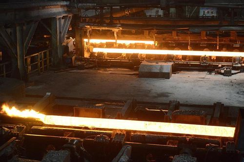 Thua lỗ chứng khoán, công nhân Trung Quốc nhảy vào lò luyện thép