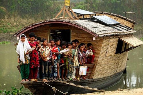 Trường học nổi trên sông ở Bangladesh