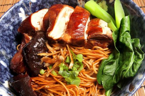 Công thức làm mì đùi gà sốt xì dầu