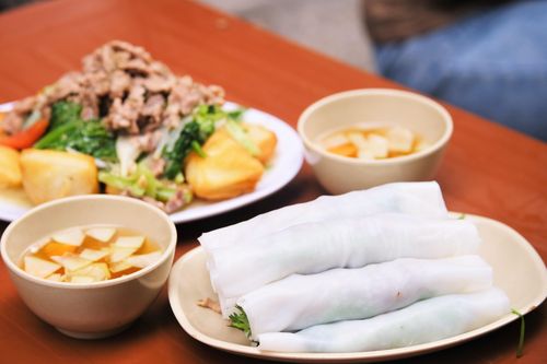 Quán phở cuốn hơn 2 thập kỷ nổi tiếng ở Hà Nội