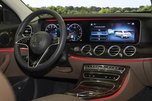 Mercedes E nâng cấp, nhiều tính năng thông minh lần đầu tiên ở Việt Nam