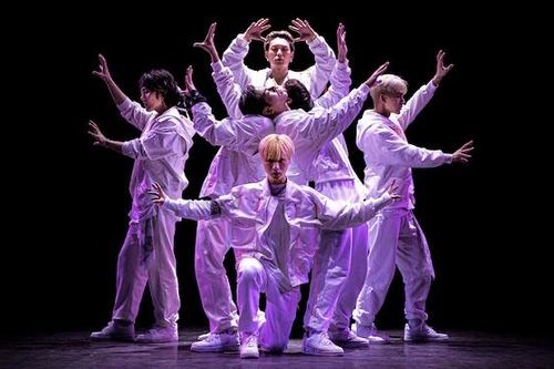 Fan nóng rực khi iKON hát như nuốt đĩa trước thềm 'Kingdom'