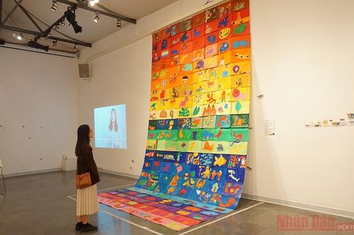 'Chạm' đến trẻ tự kỷ bằng nghệ thuật