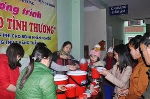 'Bát cháo tình thương' ấm lòng người bệnh