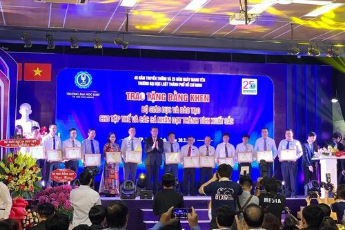 Tiếp tục đẩy mạnh sự tự chủ cho các trường đại học