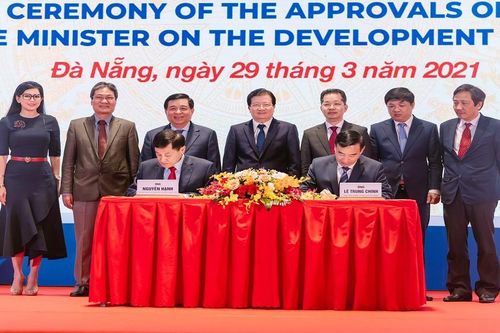 Ông Johnathan Hạnh Nguyễn ký kết tài trợ đề án Trung tâm Tài chính quy mô quốc tế với TP Đà Nẵng