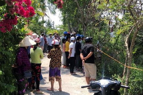 Phát hiện thi thể người đàn ông nổi dưới kênh