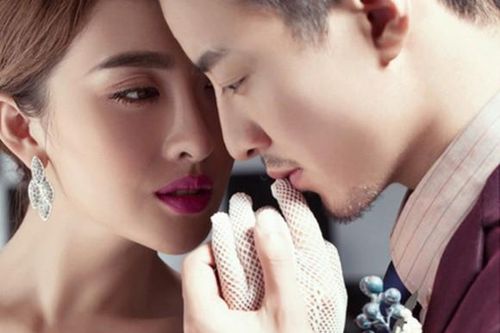 Kỷ niệm một năm ngày cưới, chồng tung tẩy đi du lịch cùng... nhân tình