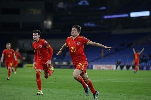 Sao MU hóa người hùng, xứ Wales thắng nghẹt thở CH Séc