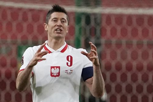 Bayern Munich nhận tin sét đánh, mất Lewandowski ở đại chiến PSG