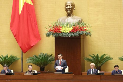 Chủ tịch Quốc hội Vương Đình Huệ điều hành phiên họp đầu tiên
