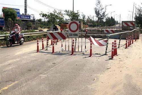 Quảng Ngãi chi 12 tỷ đồng sửa chữa cầu Trà Bồng sau vụ cháy tàu cá
