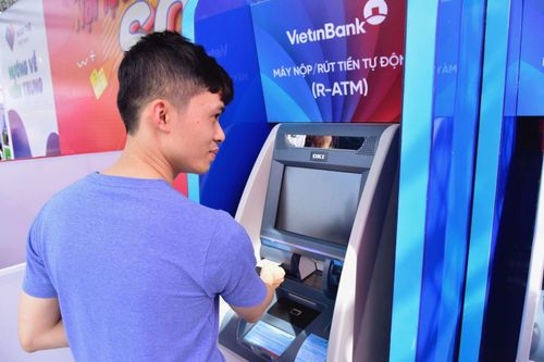 Từ ngày 31/3, 'khai tử' thẻ từ ngân hàng, thay thế hoàn toàn thẻ gắn chip