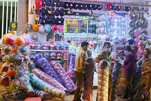 Bình Thuận: Phát hiện 2.712 mũ bảo hiểm hiệu giả mạo thương hiệu Nón Sơn