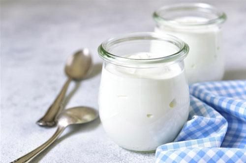 Chỉ với một nguyên liệu là sữa chua thôi da bạn sẽ sáng mịn lên hằng ngày