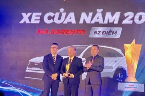 Hai diễn đàn mạng bình chọn Kia Sorento là mẫu xe của năm