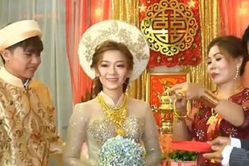 Cô dâu chú rể miền Tây khiến dân tình hoa mắt với 'của hồi môn' lên đến chục tỷ trong ngày cưới