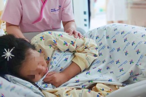 Long An: Bé gái 13 tuổi uống thuốc trừ sâu tự tử do bị bạn bè tẩy chay