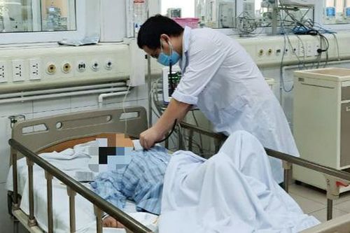 Uống thuốc nam mua trên mạng, cụ bà 73 tuổi phải cấp cứu