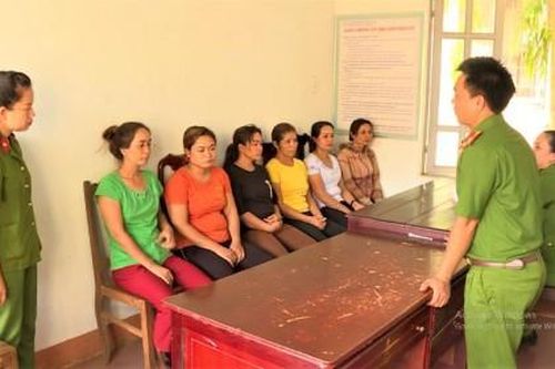 Gã trai cùng 40 phụ nữ chuyên đóng giả cô dâu chú rể lừa đảo 101 đám tiệc cưới