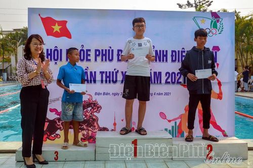 Trao giải 9 nội dung 2 môn: Điền kinh và bơi lội