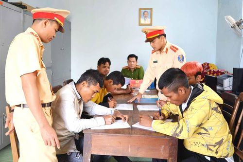 Công an huyện Phú Thiện mạnh tay xử lý thanh-thiếu niên vi phạm giao thông