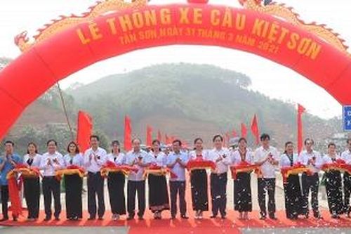 Chủ tịch UBND tỉnh Bùi Văn Quang làm việc tại huyện Tân Sơn
