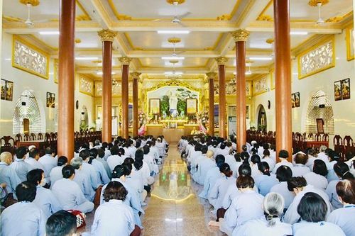 Khóa tu Bát Quan trai tại chùa Vạn Đức
