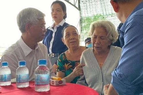 Lãnh đạo TPHCM thăm hỏi thân nhân 6 người tử vong trong vụ cháy