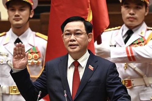Trước cờ đỏ sao vàng thiêng liêng, Chủ tịch Quốc hội Vương Đình Huệ tuyên thệ nhậm chức