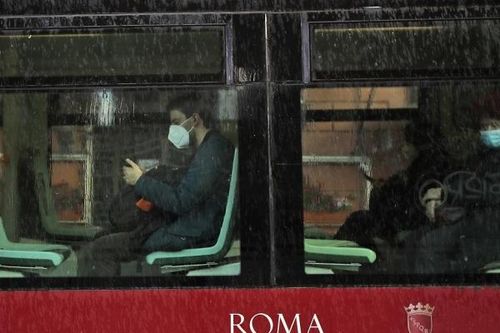 Italy và Đức thắt chặt quy định thông hành giữa làn sóng dịch thứ 3