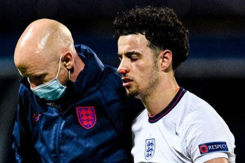 Sao trẻ Liverpool lao đến đánh đối thủ sau khi U21 Anh bị loại