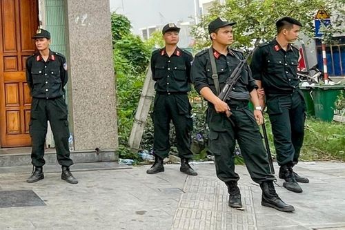 Hàng chục cảnh sát phong tỏa căn nhà ở Quảng Ngãi