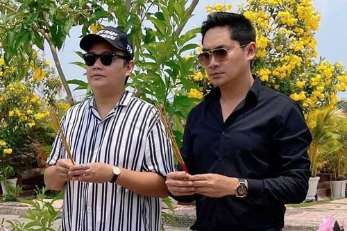 Minh Luân, Hữu Tín viếng mộ Anh Vũ
