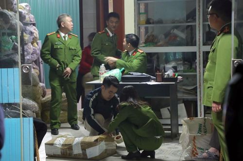 Kẻ buôn lậu 5.000 tấn thuốc bắc khai hối lộ cán bộ hải quan gần 2 tỷ