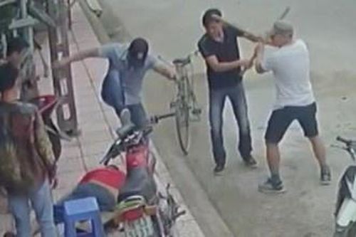 Côn đồ xông vào nhà đánh người ở Hải Phòng