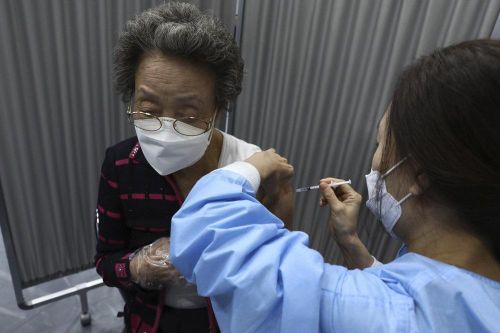 Vaccine Covid-19 của Pfizer vẫn có hiệu quả cao sau sáu tháng